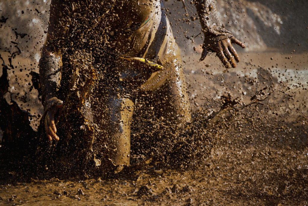 Mud Masters Training – Tipps für Parcours und Hindernisse: Mud Crawl, Rutsche, Monkey Bars, Execution und vieles mehr