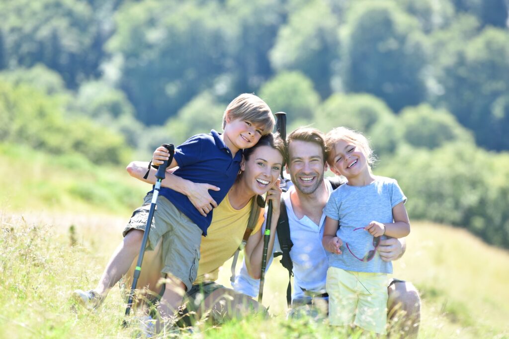 Wandergruppen mit Kindern & Familien: Über die Vorteile gemeinsamer Wanderungen – inklusive Übersicht der Altersgruppen